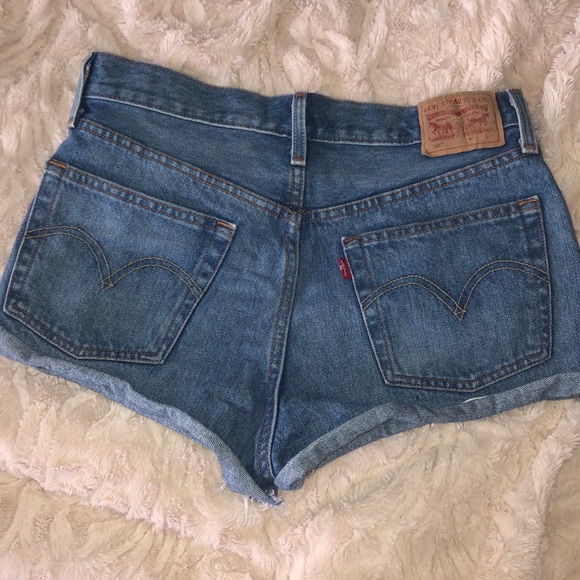 Levi’s Hight Waisted Jean Shorts - Picture 3 of 3